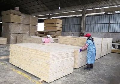 荆州区企业建筑材料外贸出口成功“破零”，营商环境优化显实效